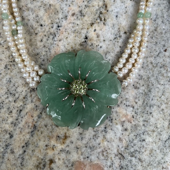 Genuine Green Jade Sterling Silver Flower Necklace bracelet and earring set - Picture 3 of 10